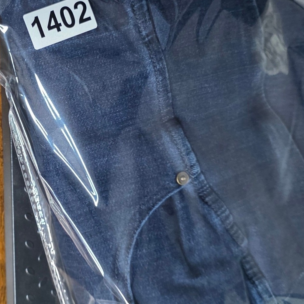 Belle by Kim Gravel Dark Wash Pull On Straight Leg Jeans Gold Button Hem 20WT - Picture 10 of 10